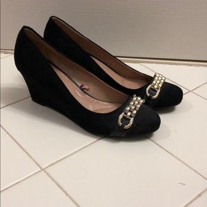 Black wedge heels with golden clasp